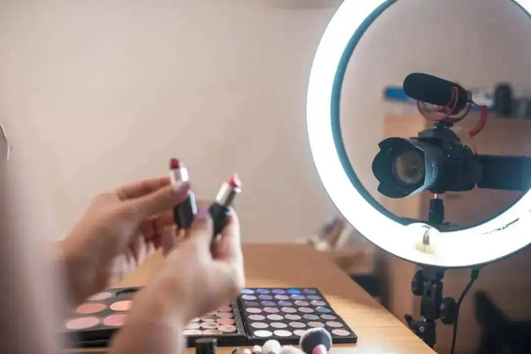 双11观察:长的越来越像,淘宝抖音在内容电商短兵相接