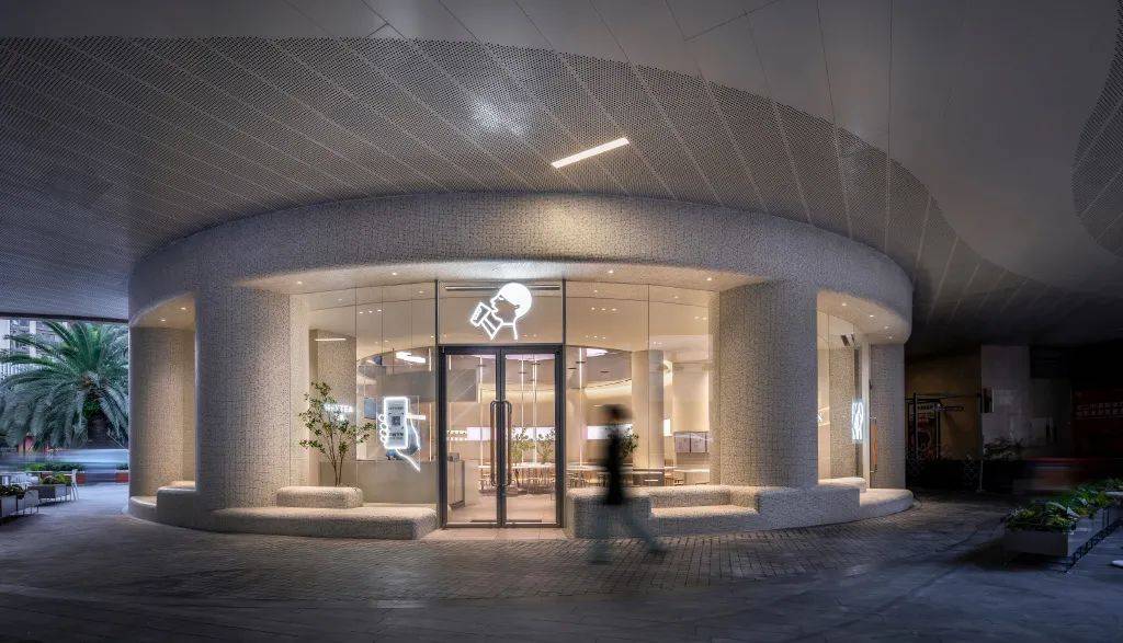 喜茶，开始“复制”蜜雪冰城