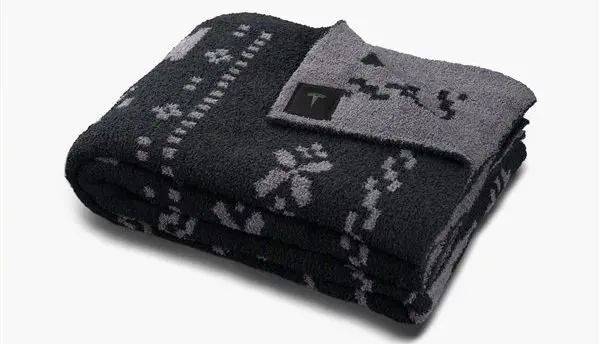 特斯拉出圣诞毛衣了,一分钟售罄