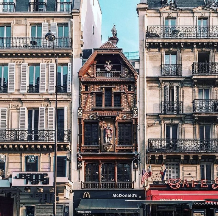 麦当劳喜变“麦当牢”!纯狱风设计,万人围观,堪称快餐建筑界“整活王”!网友:疯狂星期寺都没你狠!