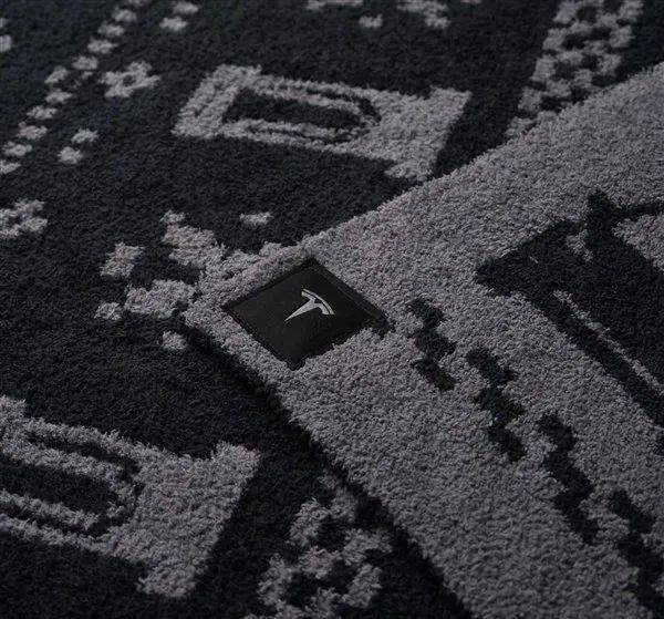 特斯拉出圣诞毛衣了,一分钟售罄