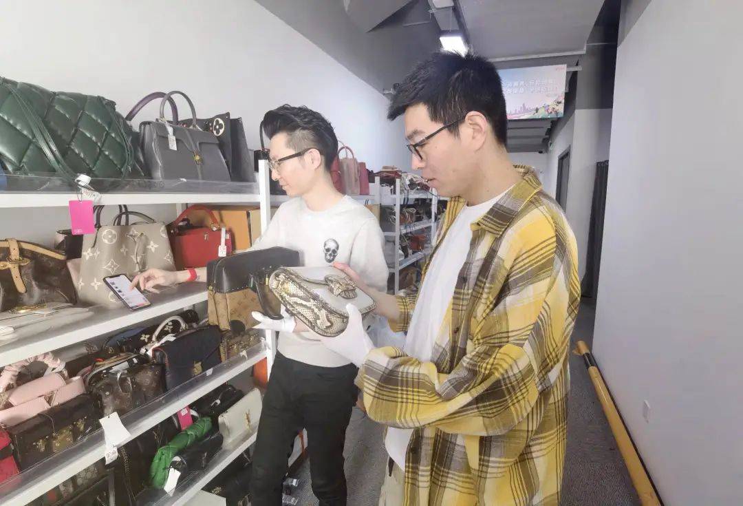 「日销百万」的直播团队是如何养成的？| 独家对话