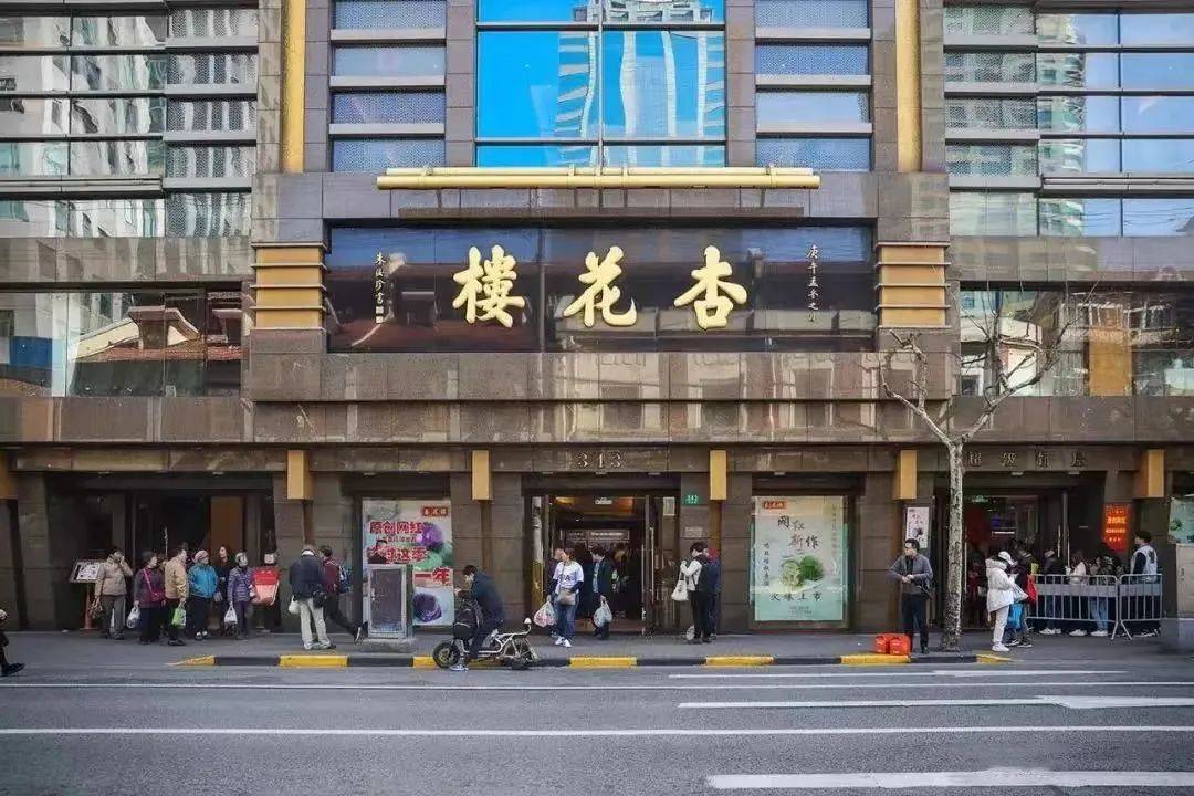网上卖爆的联名蛋糕，能火多久？