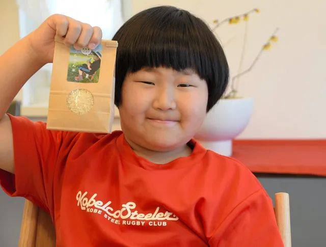 日本9岁小学生暑假租600㎡地，学会了种田，实现吃米饭自由！网友：动手能力比我强1000倍！