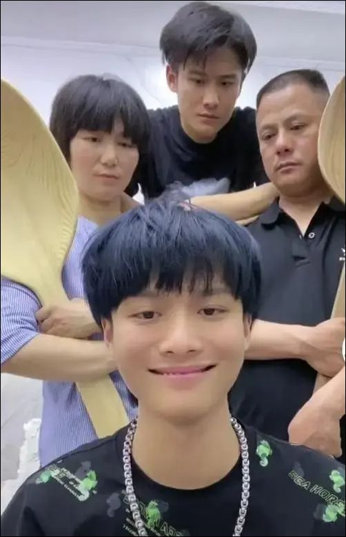 “疯狂小杨哥”被打假或赔1亿：流水的红人，铁打的抖音