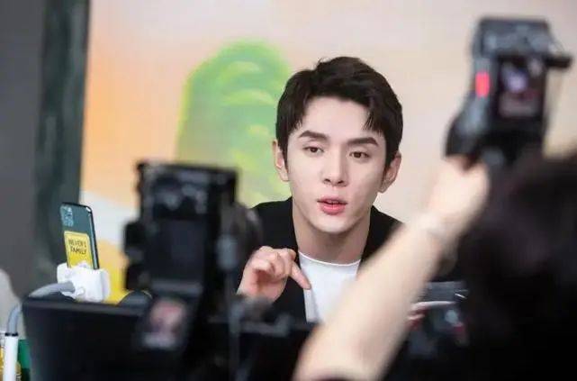 李佳琦双11后，开了个“小号”卖货