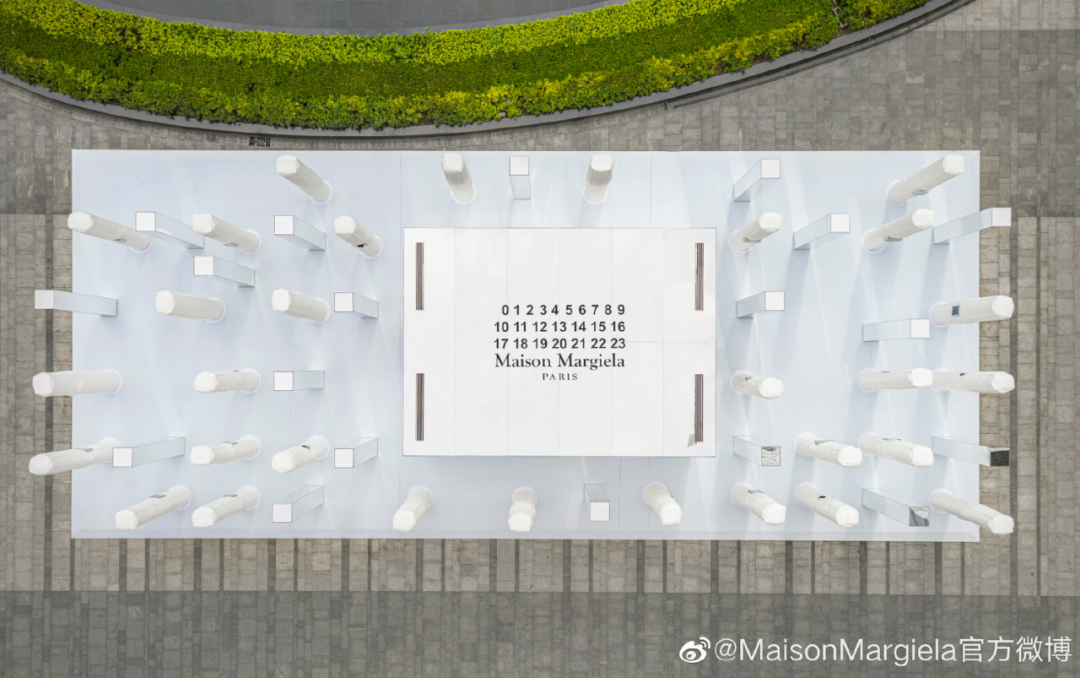 开咖啡店、开电影院，这还是那个“反营销”的Maison Margiela吗？
