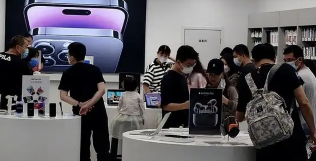 我在苹果体验店看了一天别人做“产品经理”