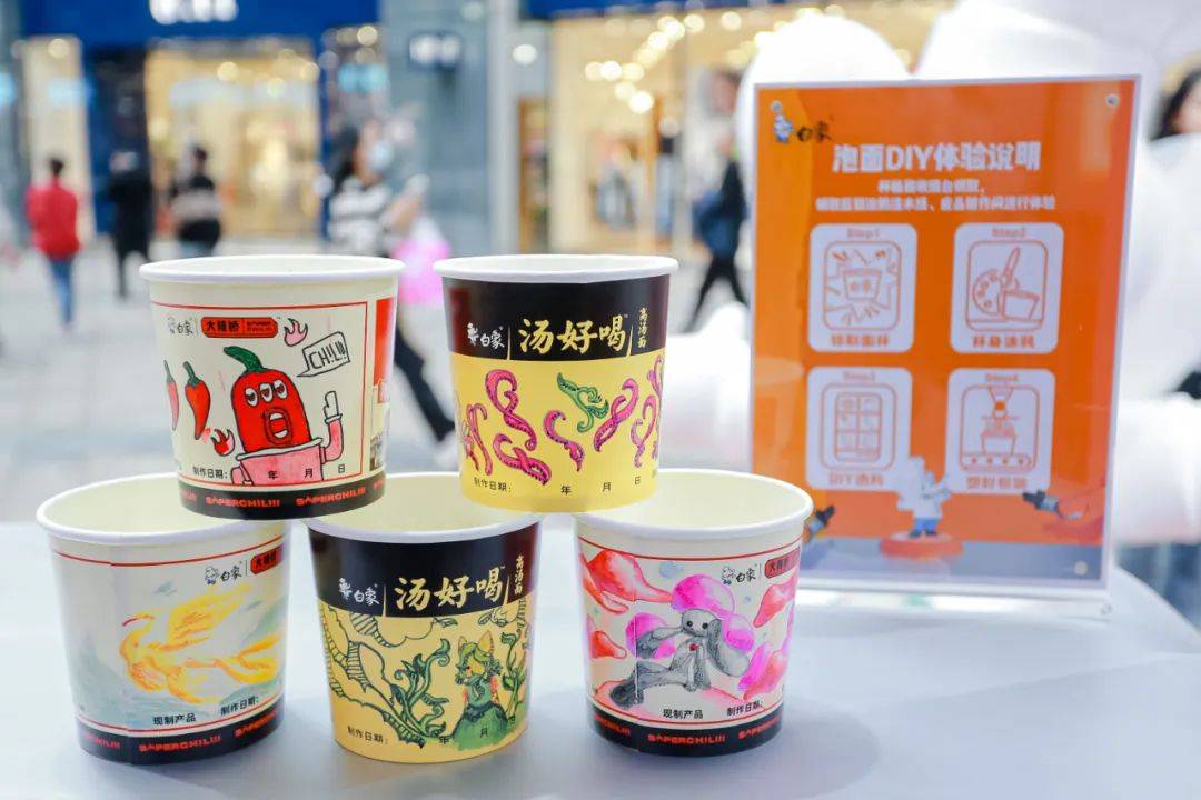 品牌都在琢磨的「年轻化」，白象凭借「泡面工厂沉浸式主题店」把格局打开了