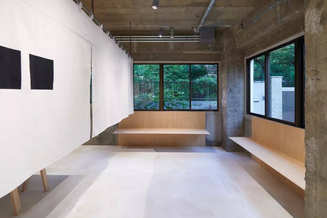 比原研哉还极简?佐藤可士和新作“三角饭团”logo设计引争议,网友:这玩意儿在国内能过审?