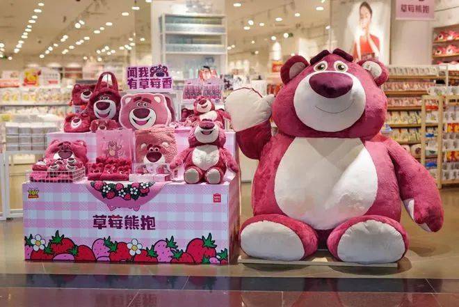 行业洞察 | 获评2022最受消费者欢迎新国货品牌，名创优品教你如何“狙击”Z世代喜好