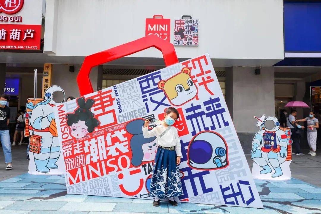 行业洞察 | 获评2022最受消费者欢迎新国货品牌，名创优品教你如何“狙击”Z世代喜好