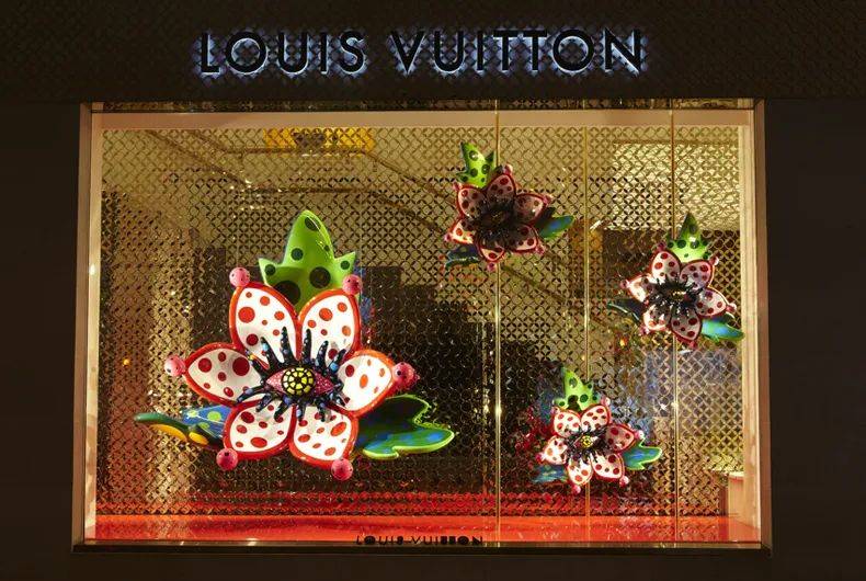 时隔10年！“LV X 草间弥生”又杀回来了！连东京塔都变成了“波点塔”！网友：阵仗确实大，但密恐麻了！