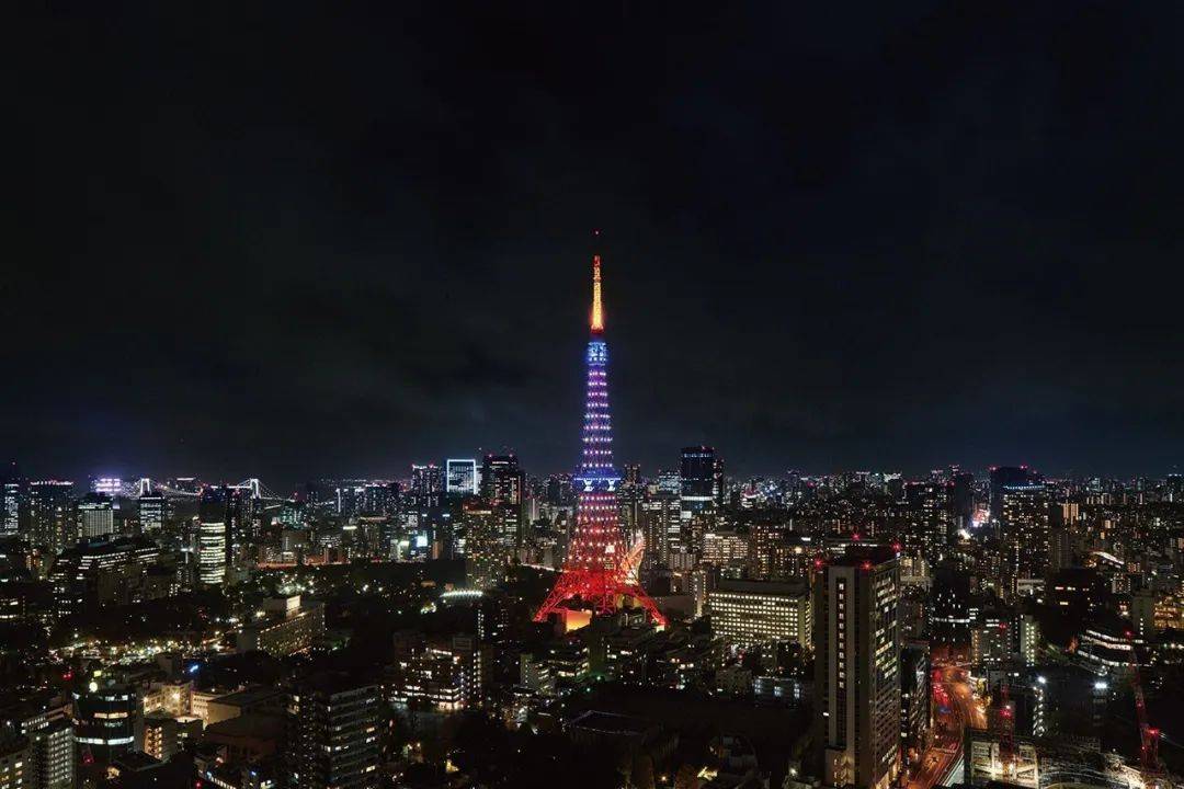 时隔10年！“LV X 草间弥生”又杀回来了！连东京塔都变成了“波点塔”！网友：阵仗确实大，但密恐麻了！