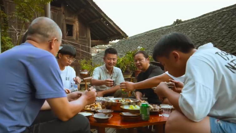 非典型博主出圈背后：冷门如何成为人人共振的热门