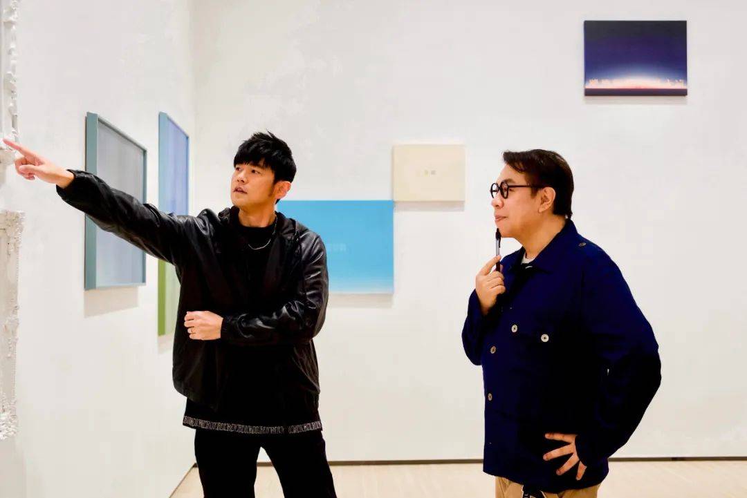 蔡康永开“冤种”艺术展，周杰伦一口气买3张？批发进货式购买，引粉丝不解！网友：看不懂啊，这也算艺术品？