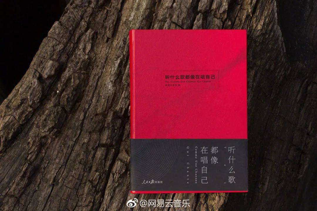 Burberry推出千元品牌书，网友：像极了风衣！