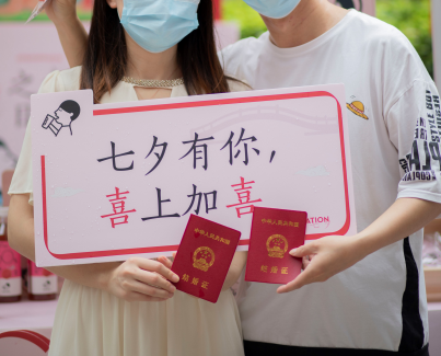 喜茶童趣演绎《阿甘正传》等经典名场面，有内味儿了！