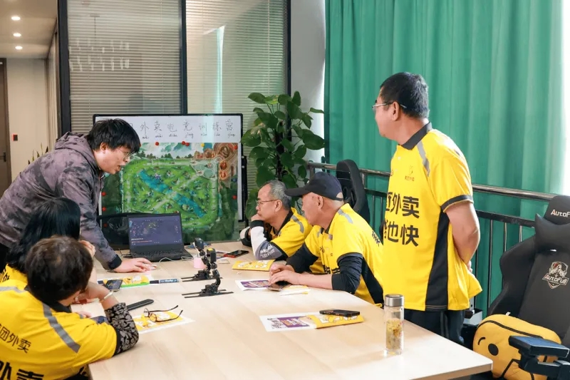 平均年龄55岁的夕阳红电竞队vs职业战队？美团外卖真的太会玩了！